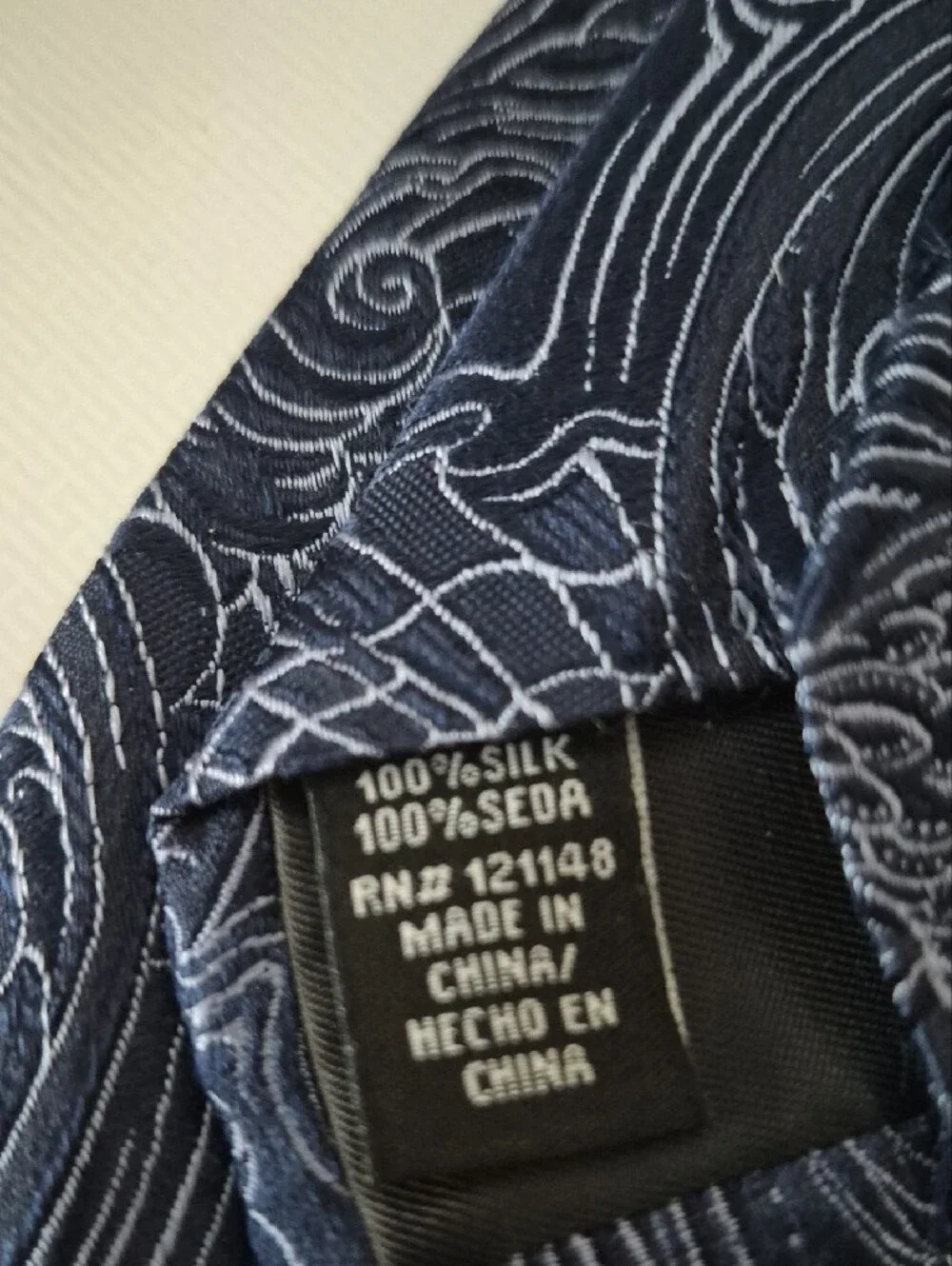 Claiborne Navy Swirl Pattern Tie. Pre TIED Double Windor 19inches